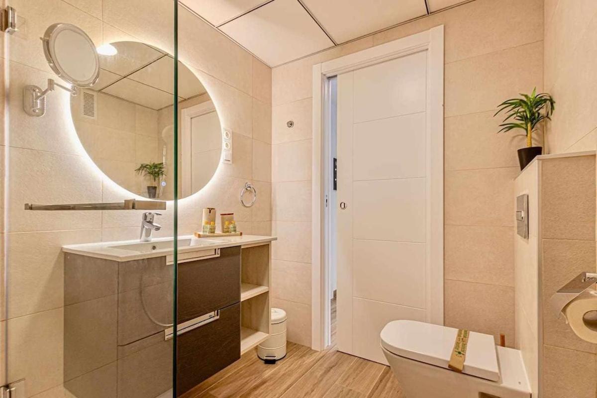 797 Holiday Rentals - Benalbeach- Moderno Piso Para 5 Con Vistas Al Mar Benalmádena Eksteriør billede